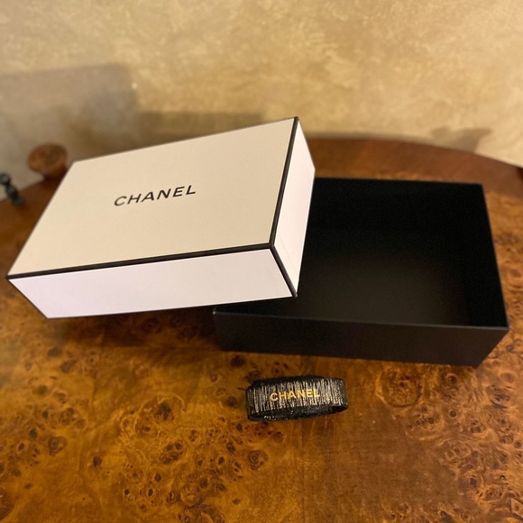 Authentic CHANEL Paper Gift box🔥🔥 - Picture 3 of 5